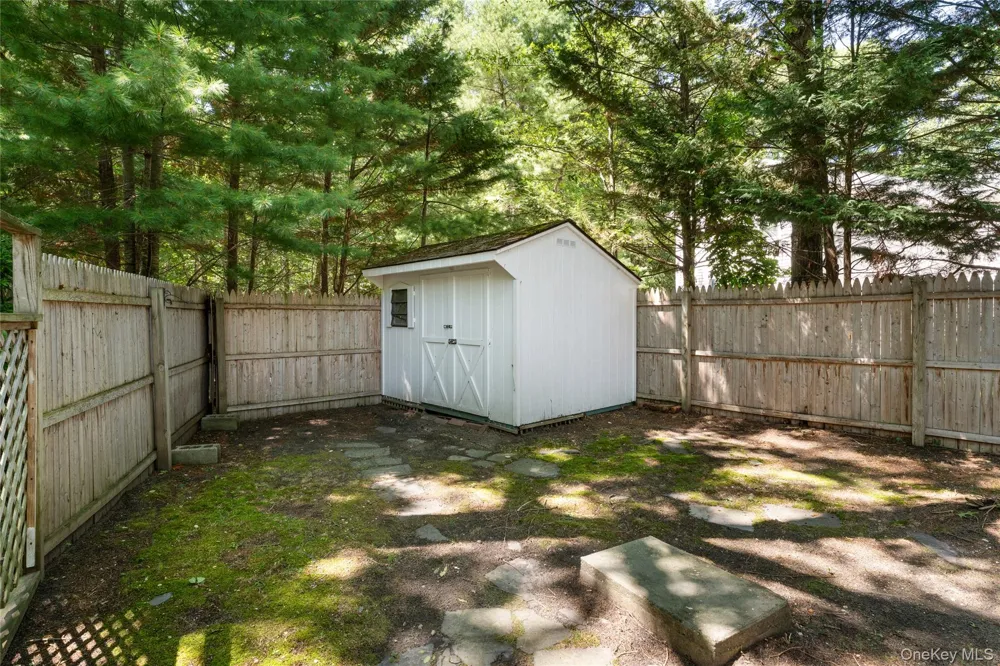 141 W Neck Road Southampton, NY 11968