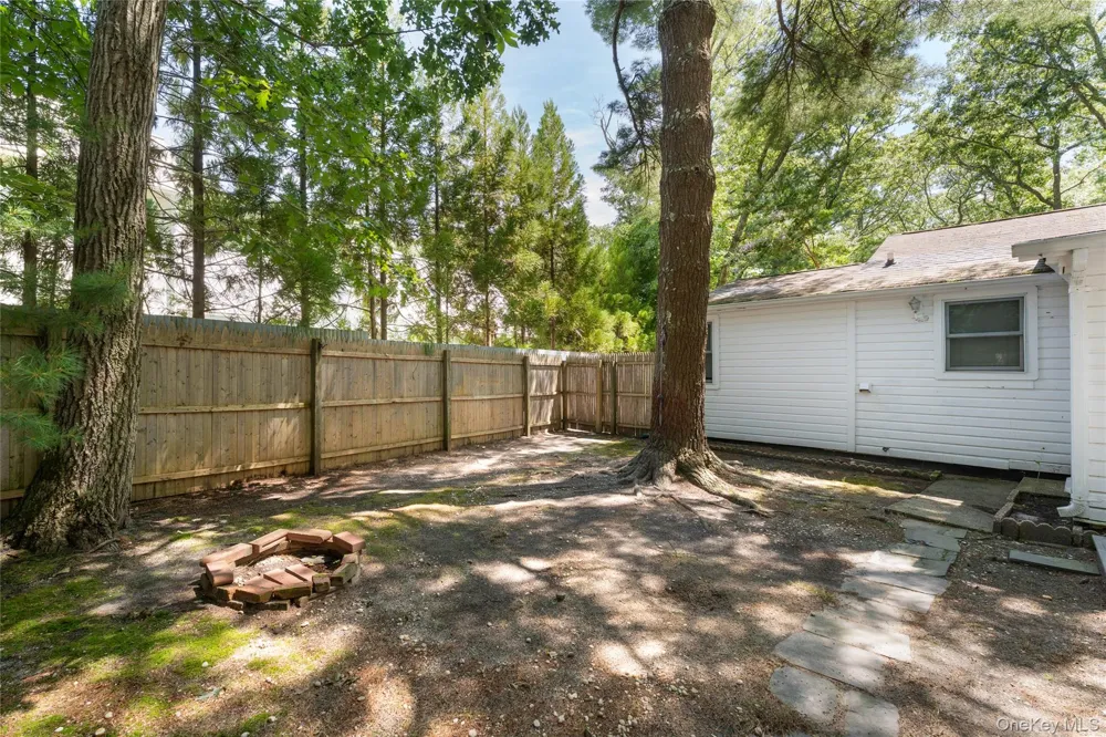 141 W Neck Road Southampton, NY 11968