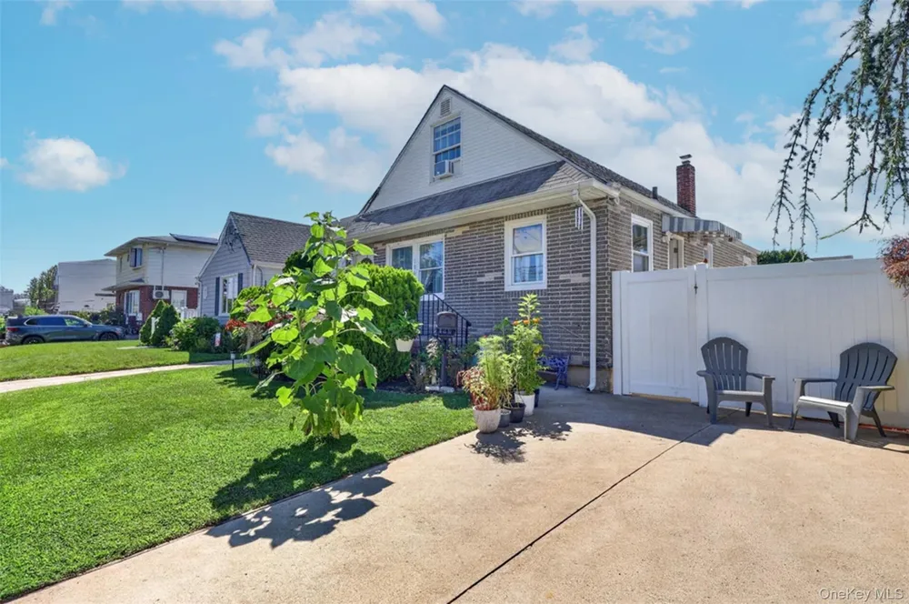 1069 Phoebe Street Franklin Square, NY 11010