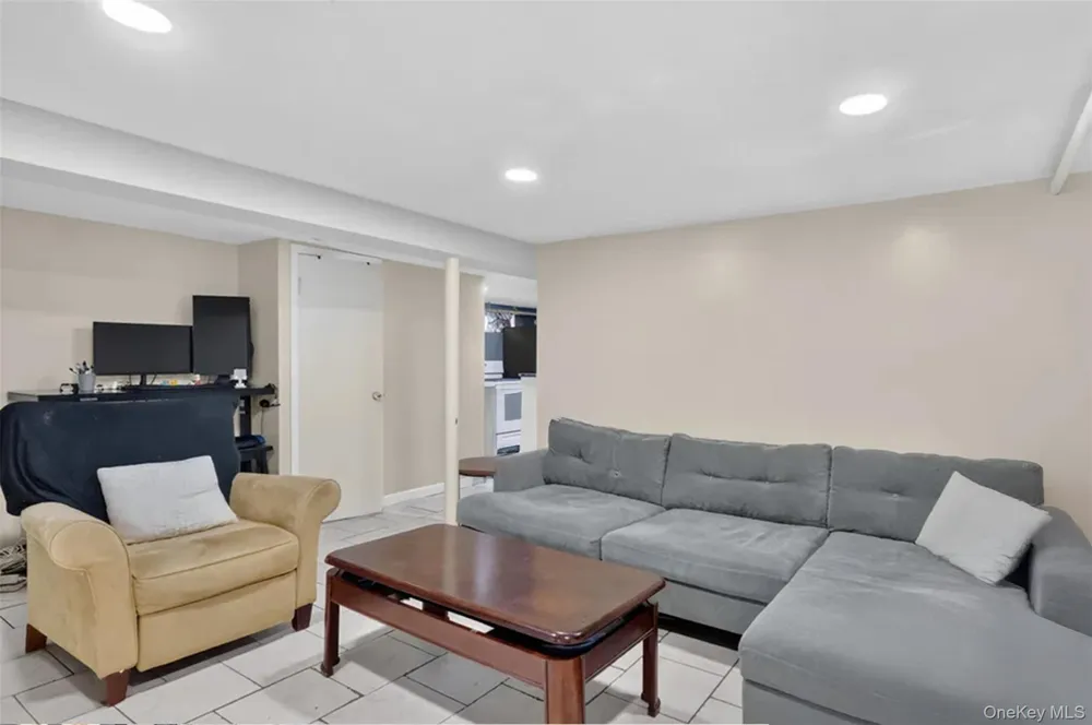 1069 Phoebe Street Franklin Square, NY 11010