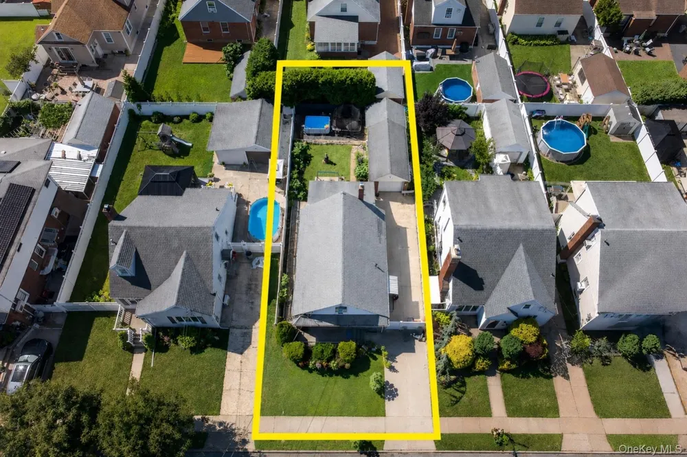 1069 Phoebe Street Franklin Square, NY 11010
