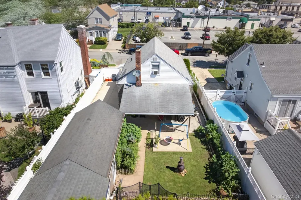 1069 Phoebe Street Franklin Square, NY 11010
