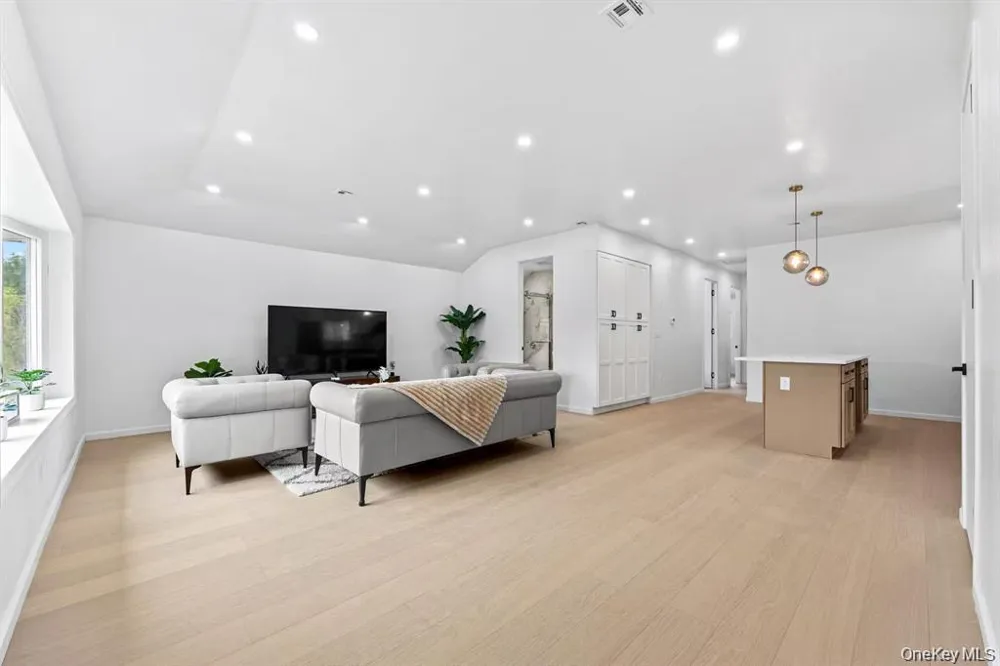 22659 76th Road Oakland Gardens, NY 11364