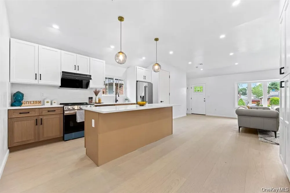 22659 76th Road Oakland Gardens, NY 11364