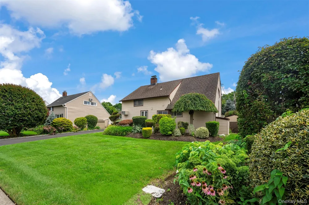 77 Pilgrim Lane Westbury, NY 11590
