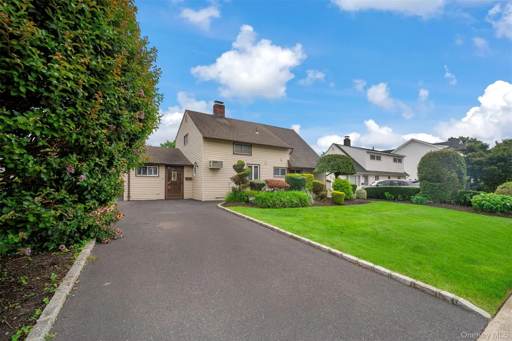 77 Pilgrim Lane Westbury, NY 11590