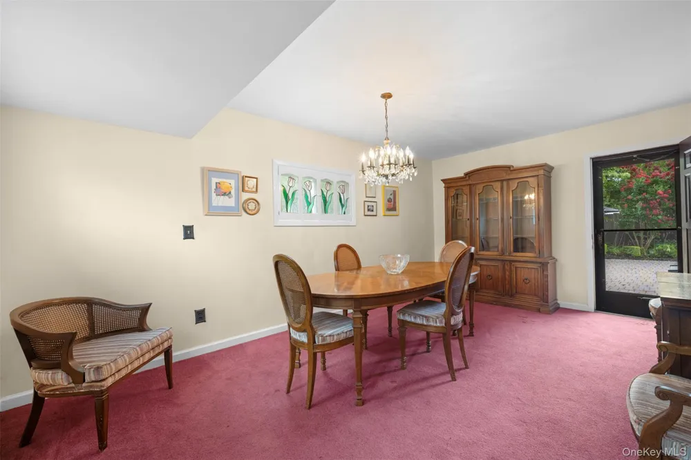 77 Pilgrim Lane Westbury, NY 11590