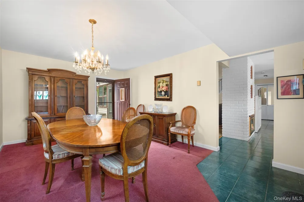 77 Pilgrim Lane Westbury, NY 11590