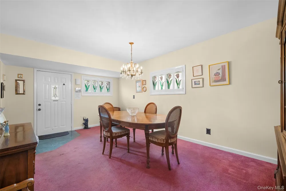 77 Pilgrim Lane Westbury, NY 11590