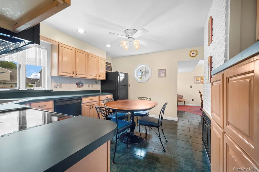 77 Pilgrim Lane Westbury, NY 11590