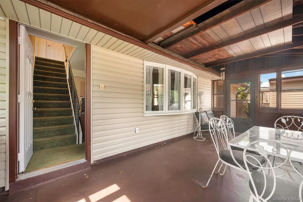 77 Pilgrim Lane Westbury, NY 11590