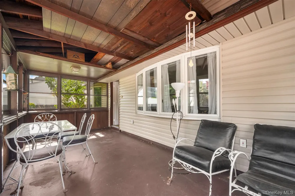 77 Pilgrim Lane Westbury, NY 11590