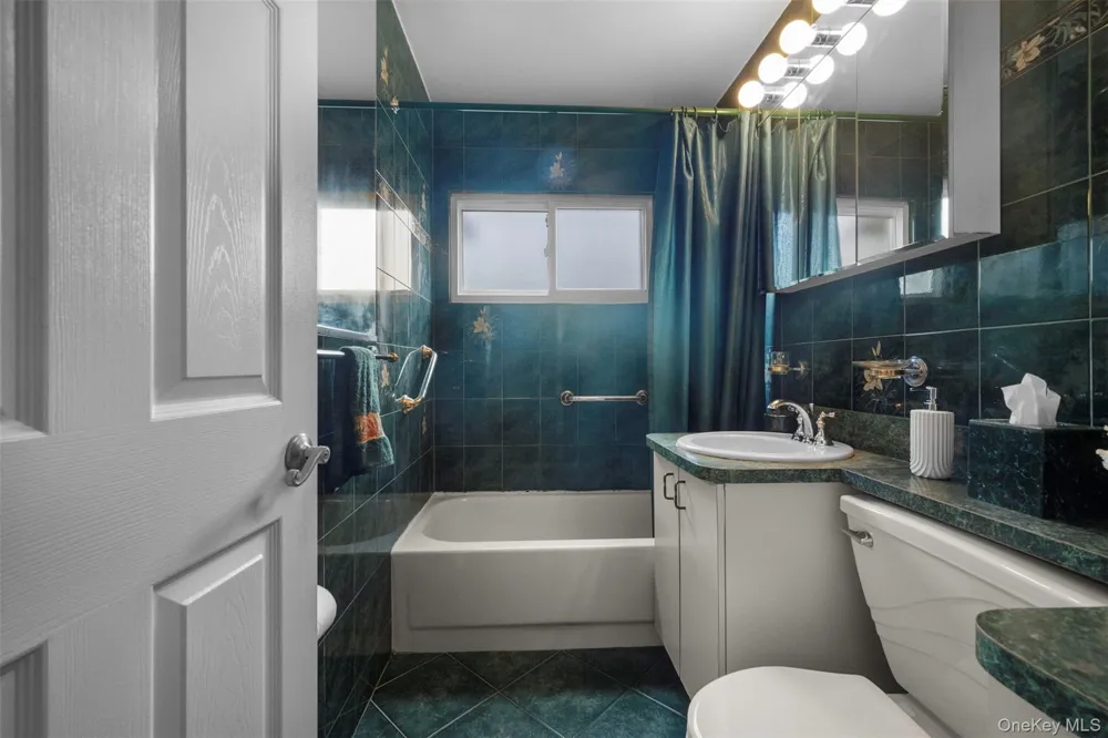 77 Pilgrim Lane Westbury, NY 11590