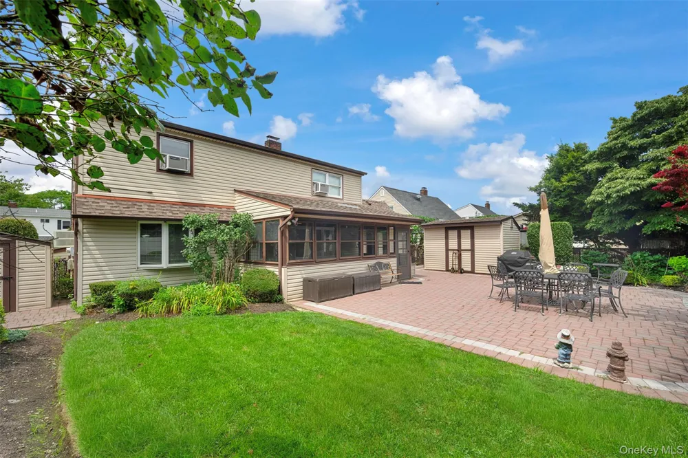77 Pilgrim Lane Westbury, NY 11590