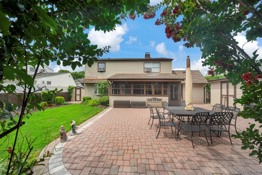77 Pilgrim Lane Westbury, NY 11590