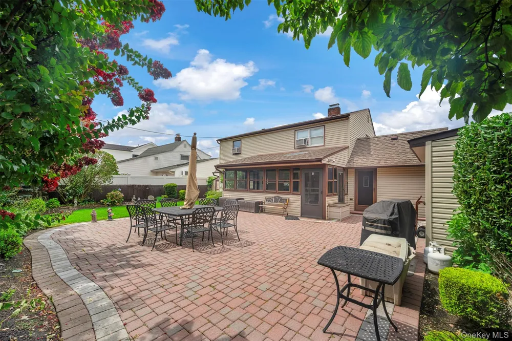 77 Pilgrim Lane Westbury, NY 11590