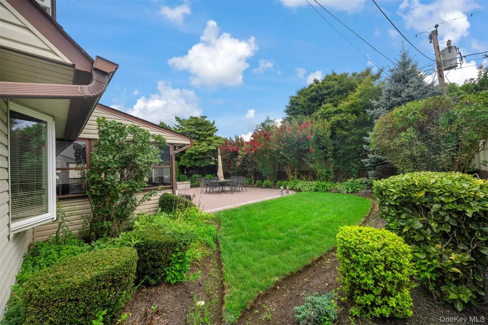 77 Pilgrim Lane Westbury, NY 11590