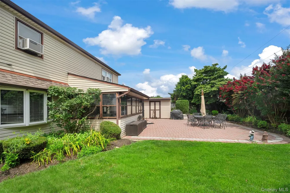 77 Pilgrim Lane Westbury, NY 11590