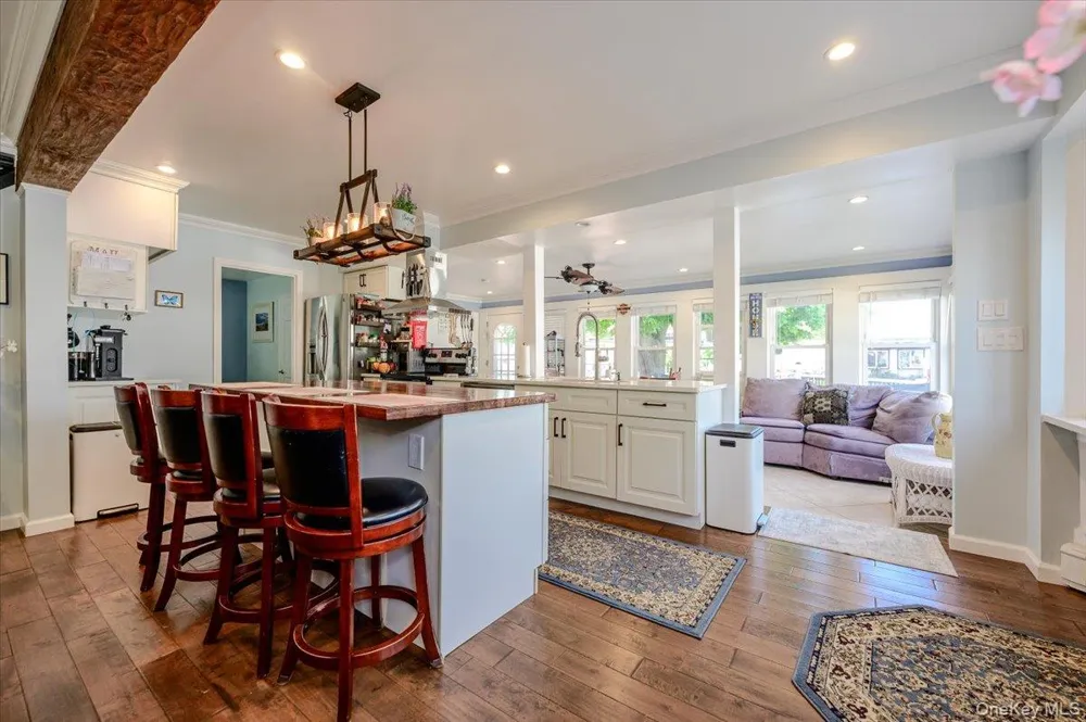48 W 3rd Street Freeport, NY 11520