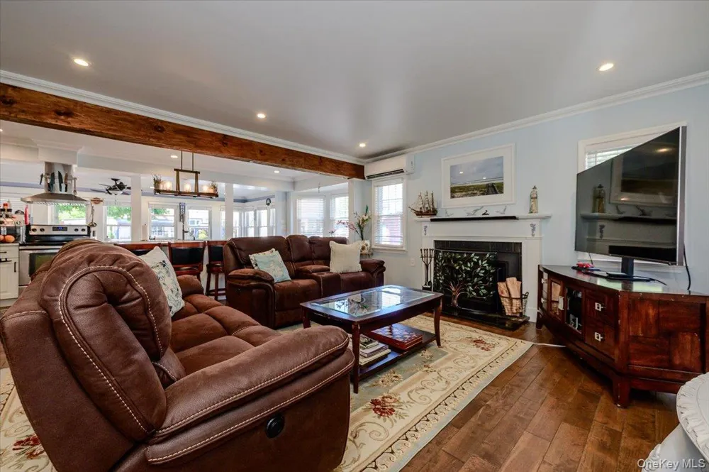 48 W 3rd Street Freeport, NY 11520