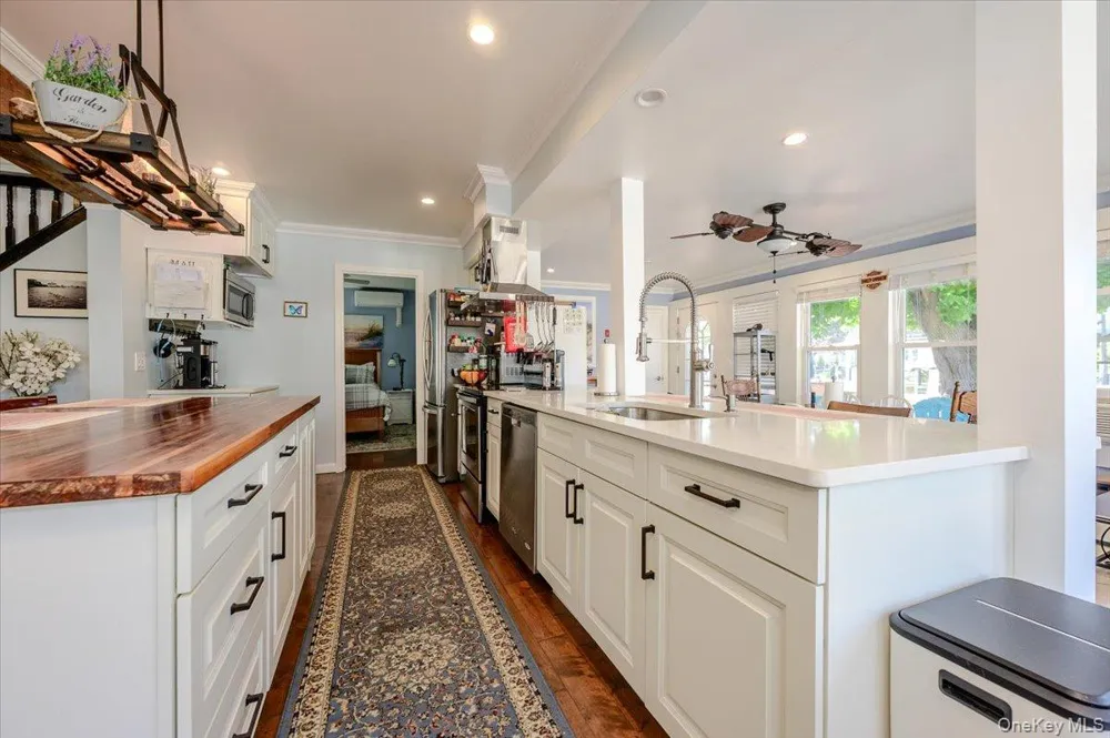 48 W 3rd Street Freeport, NY 11520