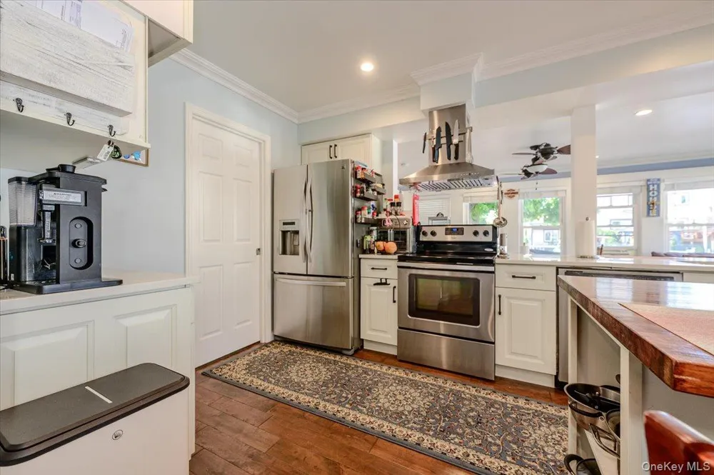48 W 3rd Street Freeport, NY 11520