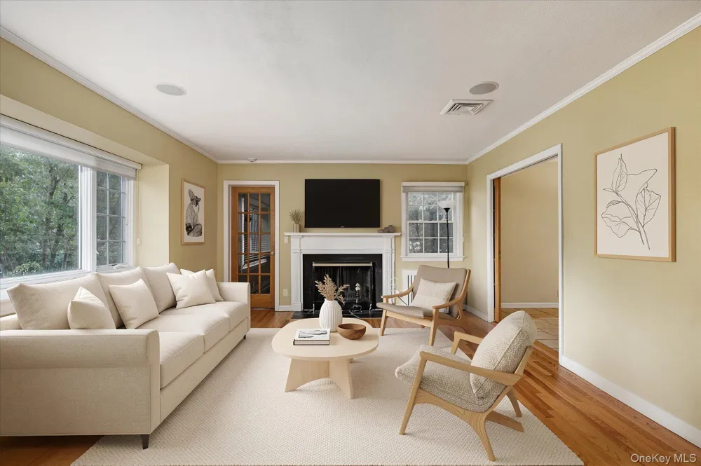 73 Revere Road East Hills, NY 11577