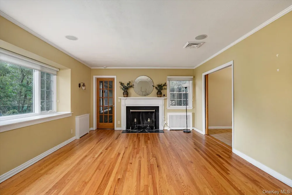 73 Revere Road East Hills, NY 11577