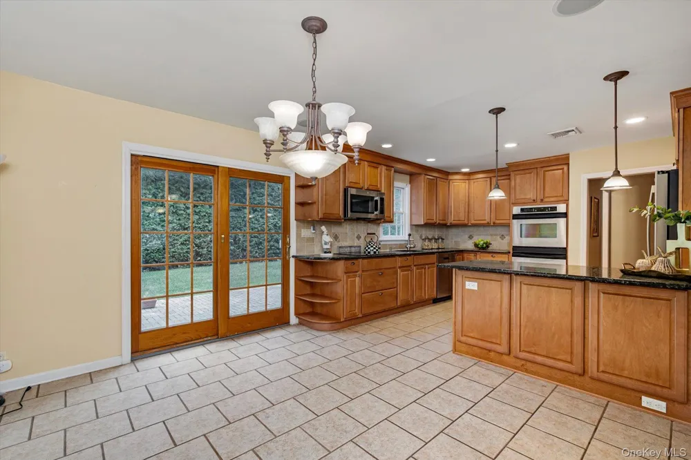 73 Revere Road East Hills, NY 11577