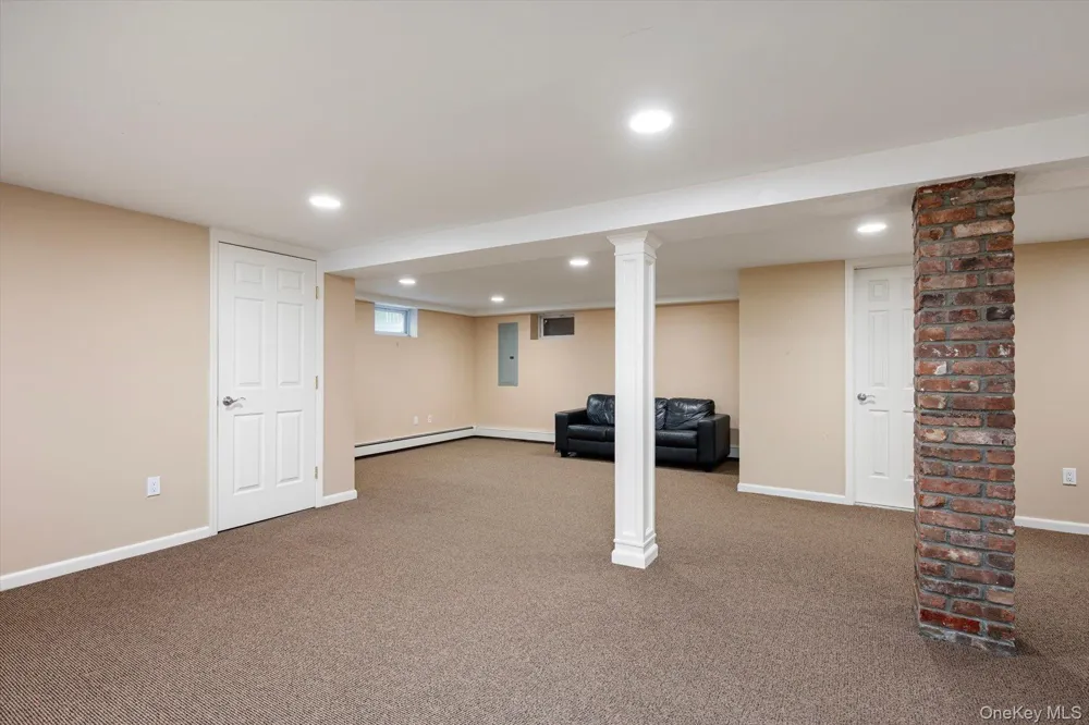 73 Revere Road East Hills, NY 11577