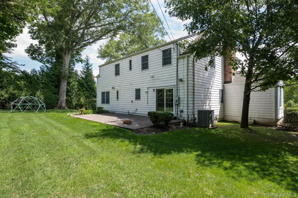 73 Revere Road East Hills, NY 11577
