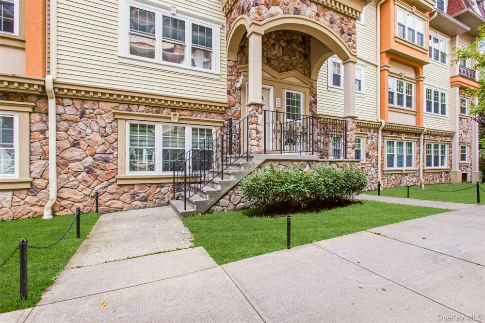 16 Elm Street #301 Spring Valley, NY 10977