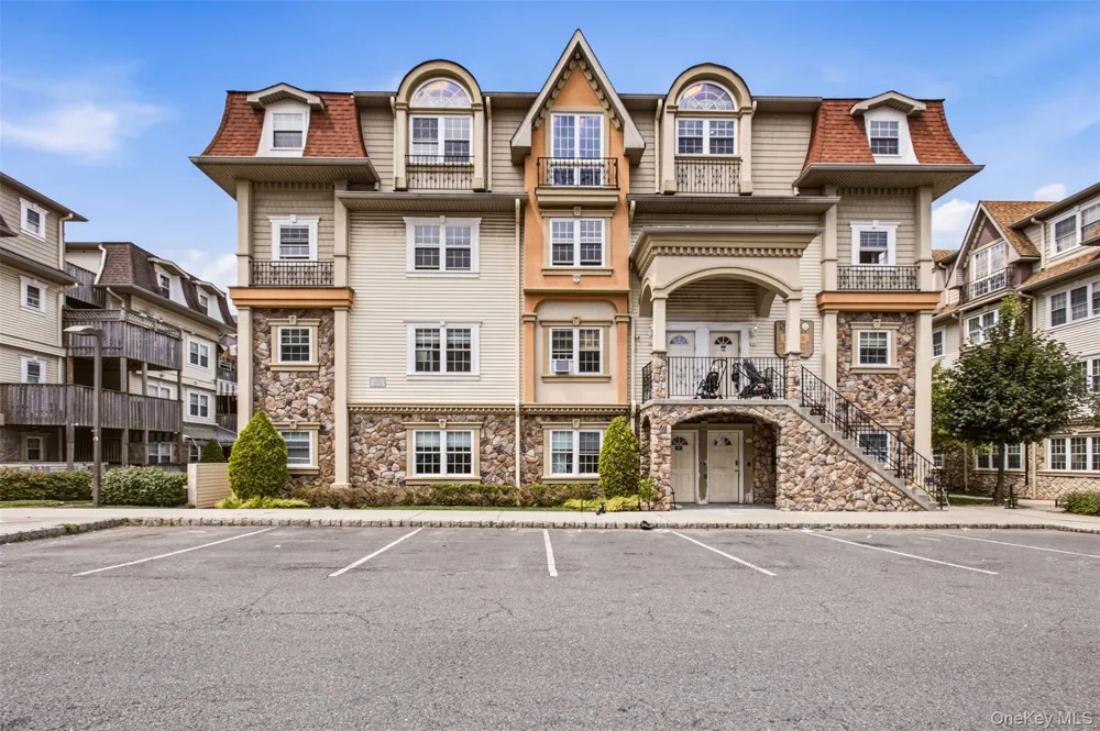 16 Elm Street #301 Spring Valley, NY 10977