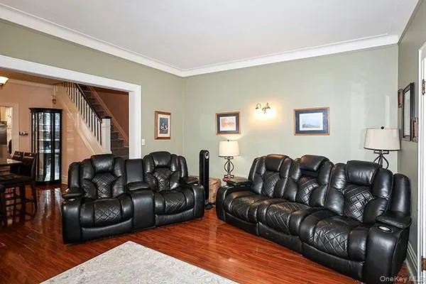 7333 71st Place Glendale, NY 11385