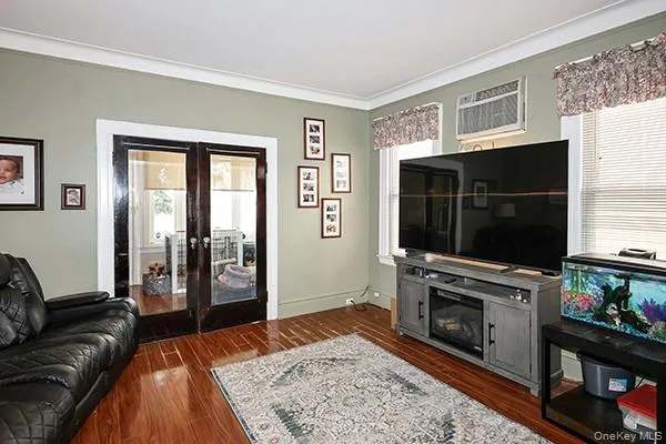7333 71st Place Glendale, NY 11385
