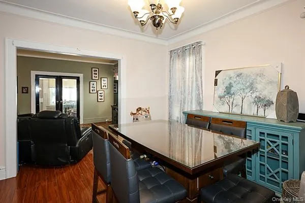 7333 71st Place Glendale, NY 11385