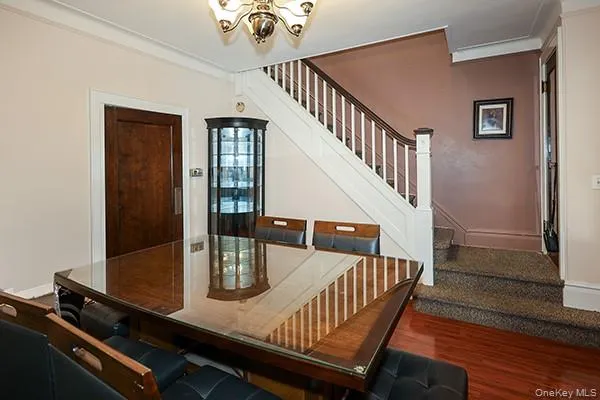 7333 71st Place Glendale, NY 11385
