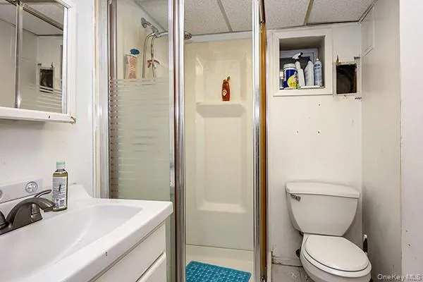 7333 71st Place Glendale, NY 11385