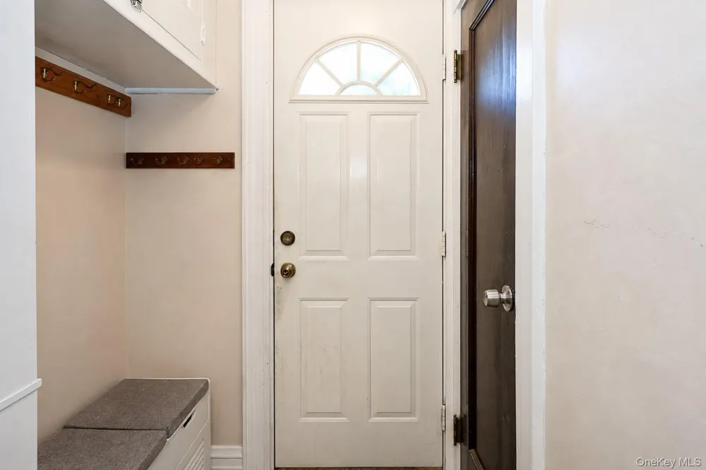 7333 71st Place Glendale, NY 11385