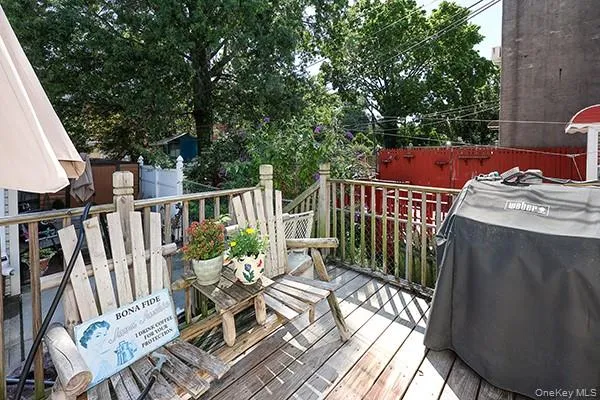 7333 71st Place Glendale, NY 11385