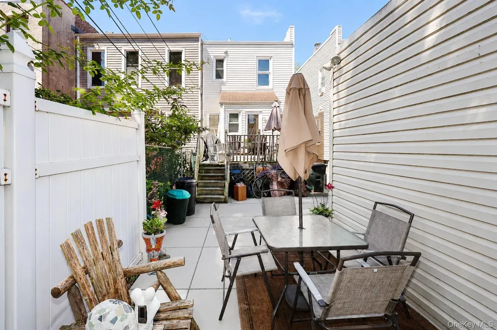 7333 71st Place Glendale, NY 11385