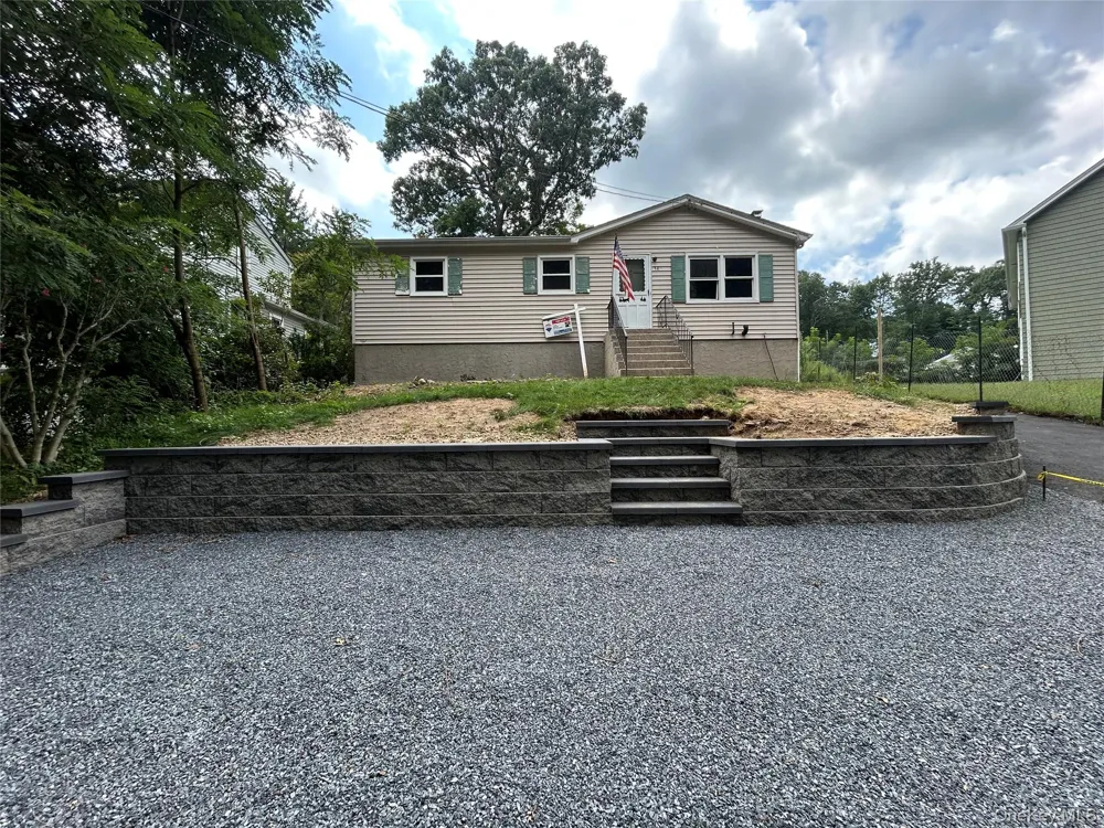 142 New York Avenue Sound Beach, NY 11789
