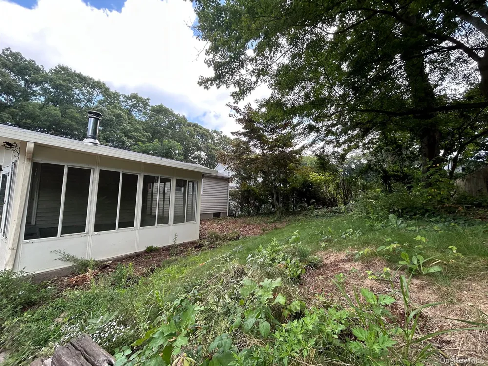 142 New York Avenue Sound Beach, NY 11789
