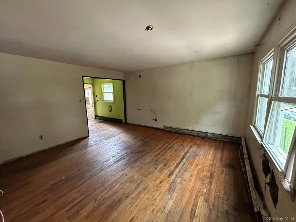 142 New York Avenue Sound Beach, NY 11789