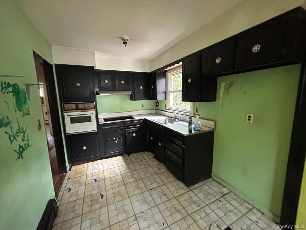 142 New York Avenue Sound Beach, NY 11789