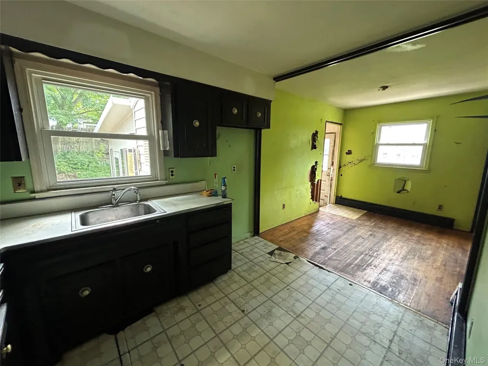 142 New York Avenue Sound Beach, NY 11789