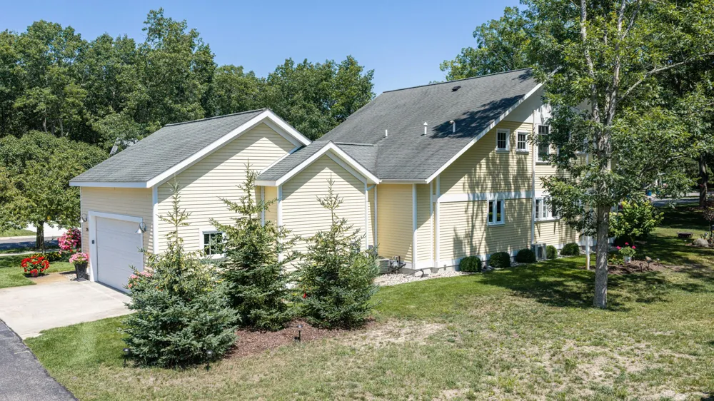 26 Kenneth Street Pentwater, MI 49449