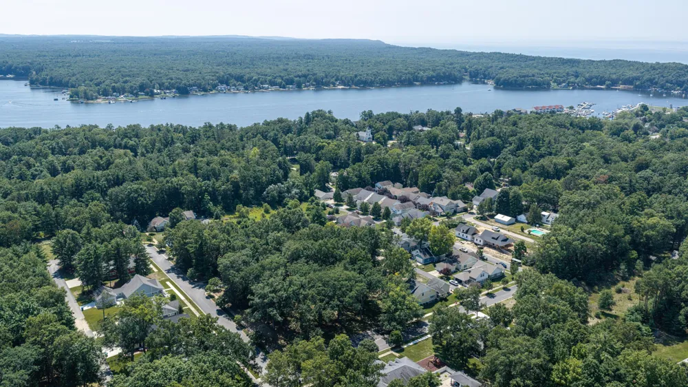 26 Kenneth Street Pentwater, MI 49449
