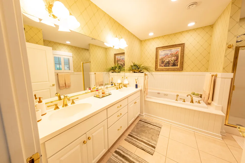 26 Kenneth Street Pentwater, MI 49449