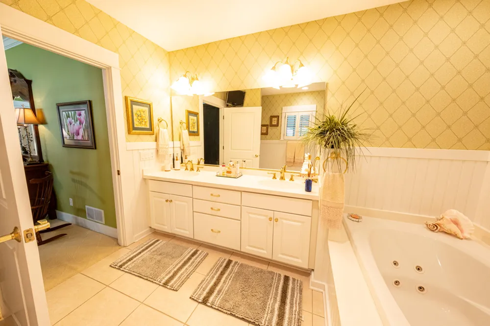26 Kenneth Street Pentwater, MI 49449